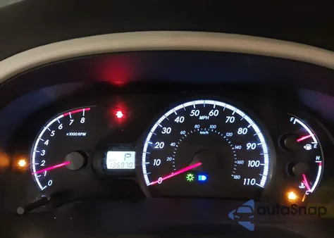 2014 Toyota Sienna Le V6 8 Passenger z USA, uszkodzony, nr VIN 5TDKK3DC9ES506519